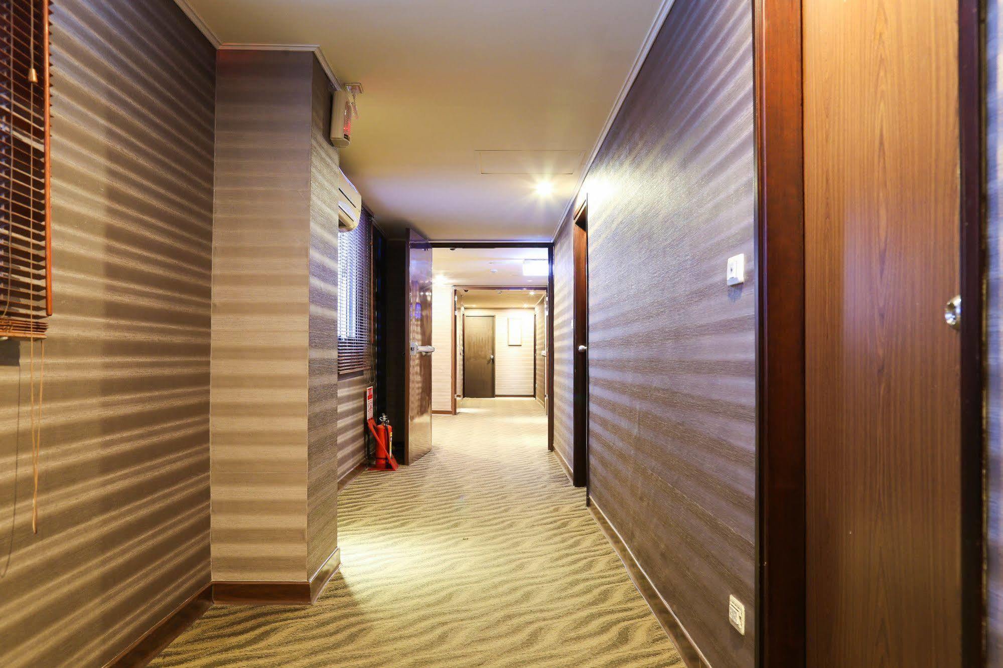 Unique Hotel Città di Hualien Esterno foto